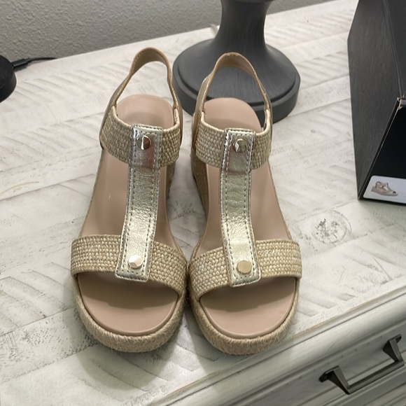 Vionic Gold wedge sandal - Picture 2 of 6